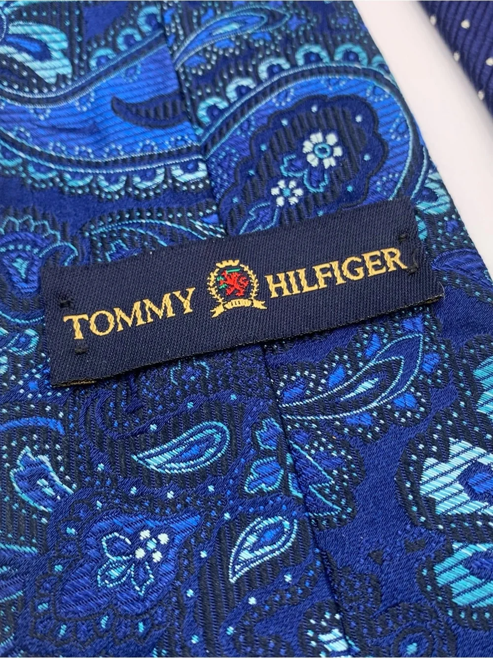 Tommy Hilfiger elegant paisley